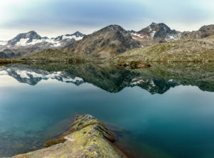 Mutterbergsee im Stubaital, Blick auf die Stubaier Alpen, Tirol, Österreich Mutterbergsee im Stubaital, Blick auf die Stubaier Alpen, Tirol, Österreich